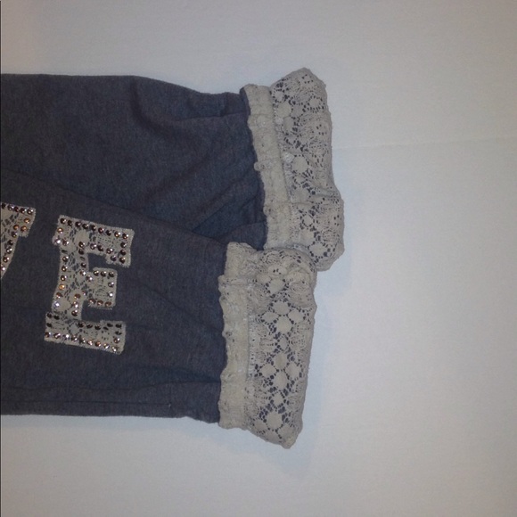 Real cute Capri sweatpants 🌸 - Picture 3 of 5